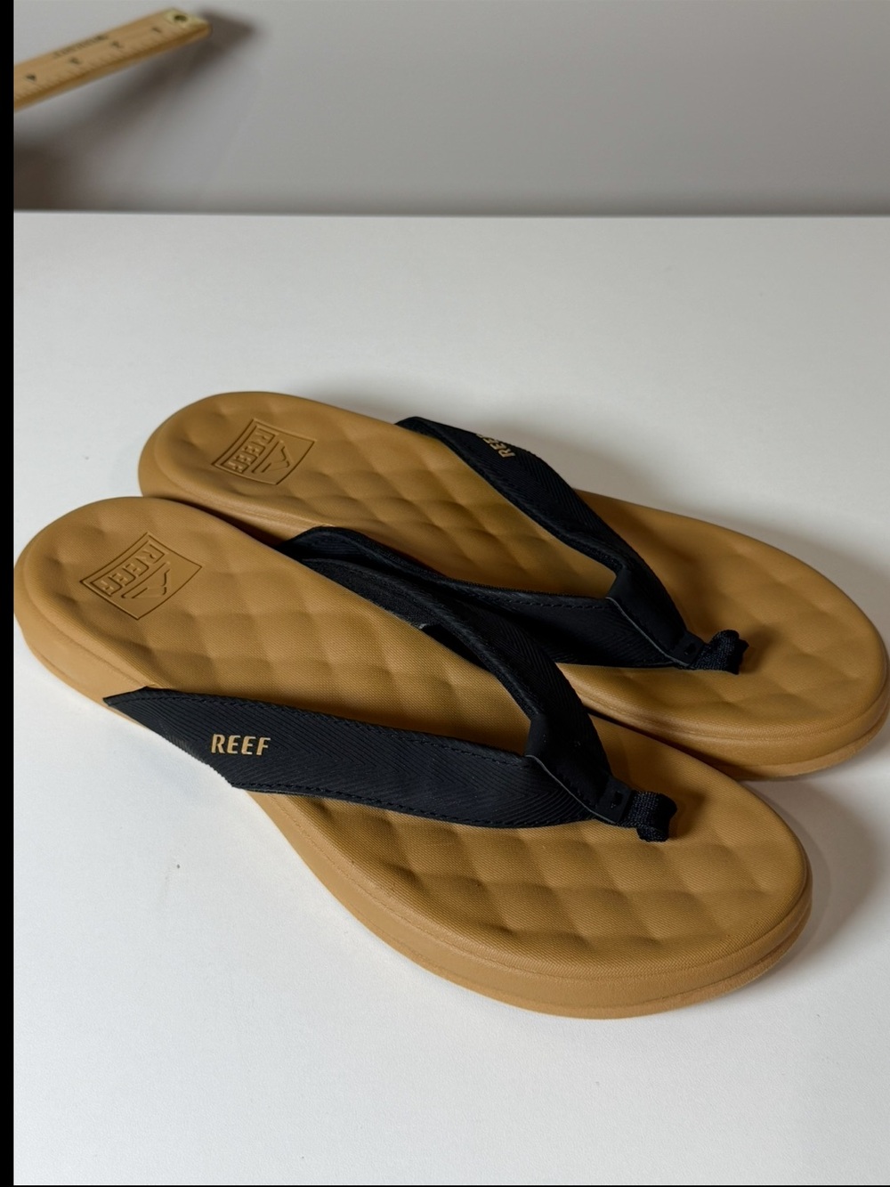 Like New Women’s REEF Size 9 Cushion Melody Flip-Flop Sandals